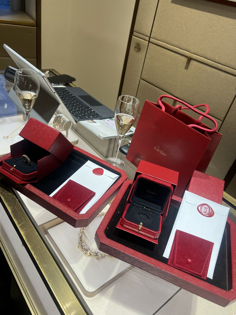Ah that tweet is going on mute. I’m in Cartier buying jewellery. Don’t ruin my experience please!