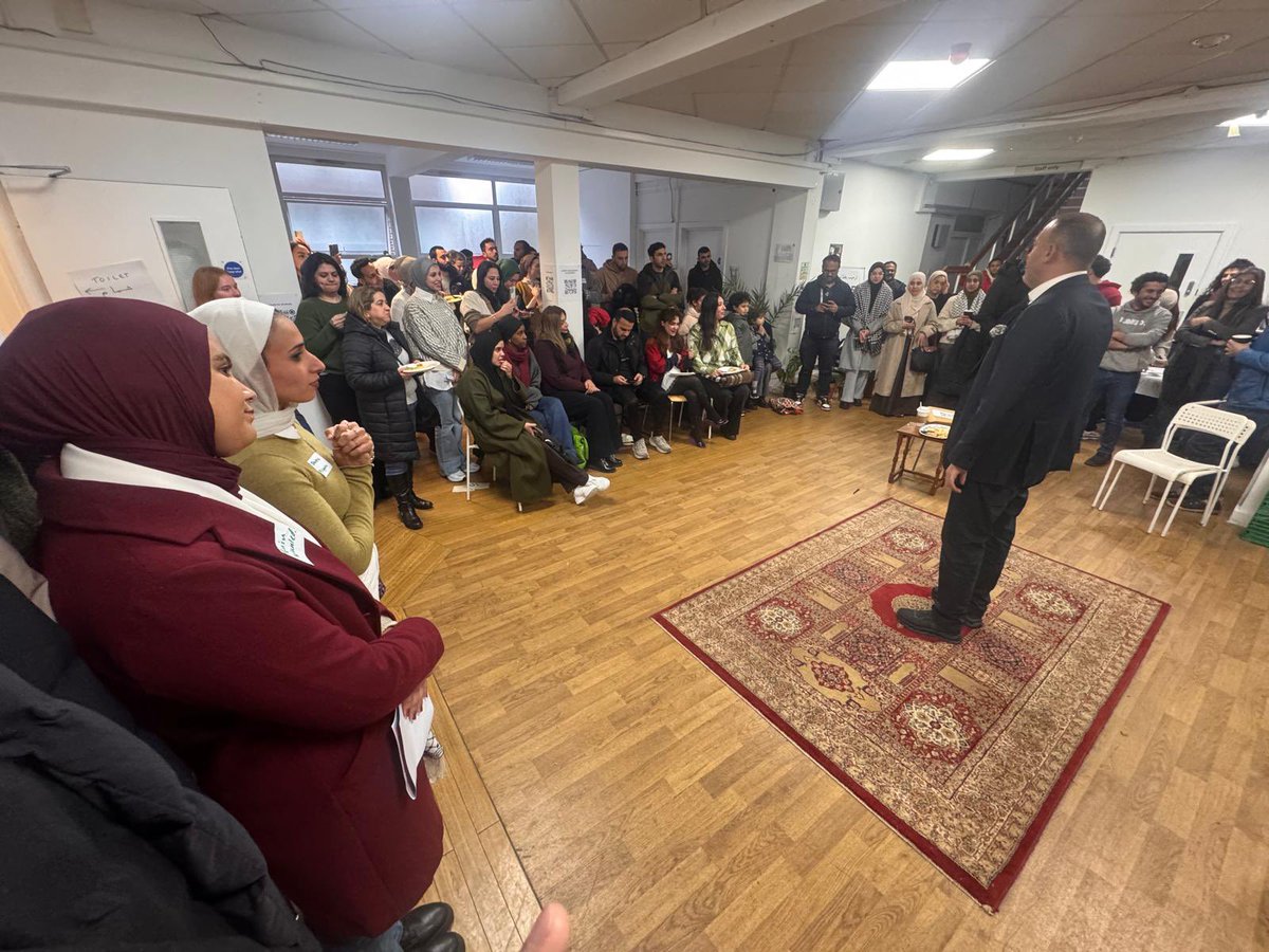 hzomlot's tweet image. وصل خلال الأسابيع الماضية عشرات الطلبة الفلسطينيين من غزة الحبيبة إلى بريطانيا بمنح دراسية مرموقة وتنافسية على مستوى عالمي. هل يمكنكم تخيل ما تطلّبه الأمر منهم ومن عائلاتهم لتحقيق ذلك؟ أن يدرسوا ويملأوا الطلبات ويؤدوا الامتحانات والمقابلات في خضم إبادة جماعية، تحت القصف، بدون…