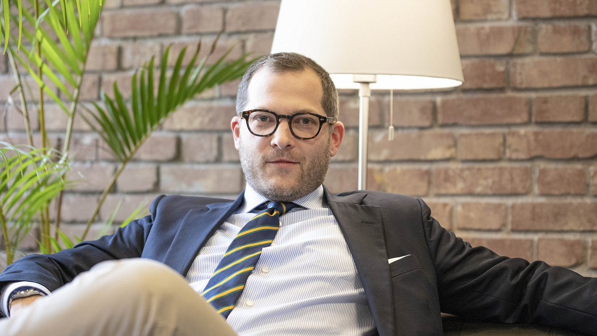 Aufgrund von Reichelts Aussage diskutieren jetzt wieder Kellerkinder, die Konflikte und Zerstörung nur von der PlayStation kennen, über Kriege und welche Mittel legitim sind.

Reichelt hat absolut recht, auch wenn ich es anders formulieren würde.
<a href="/jreichelt/">Julian Reichelt</a>