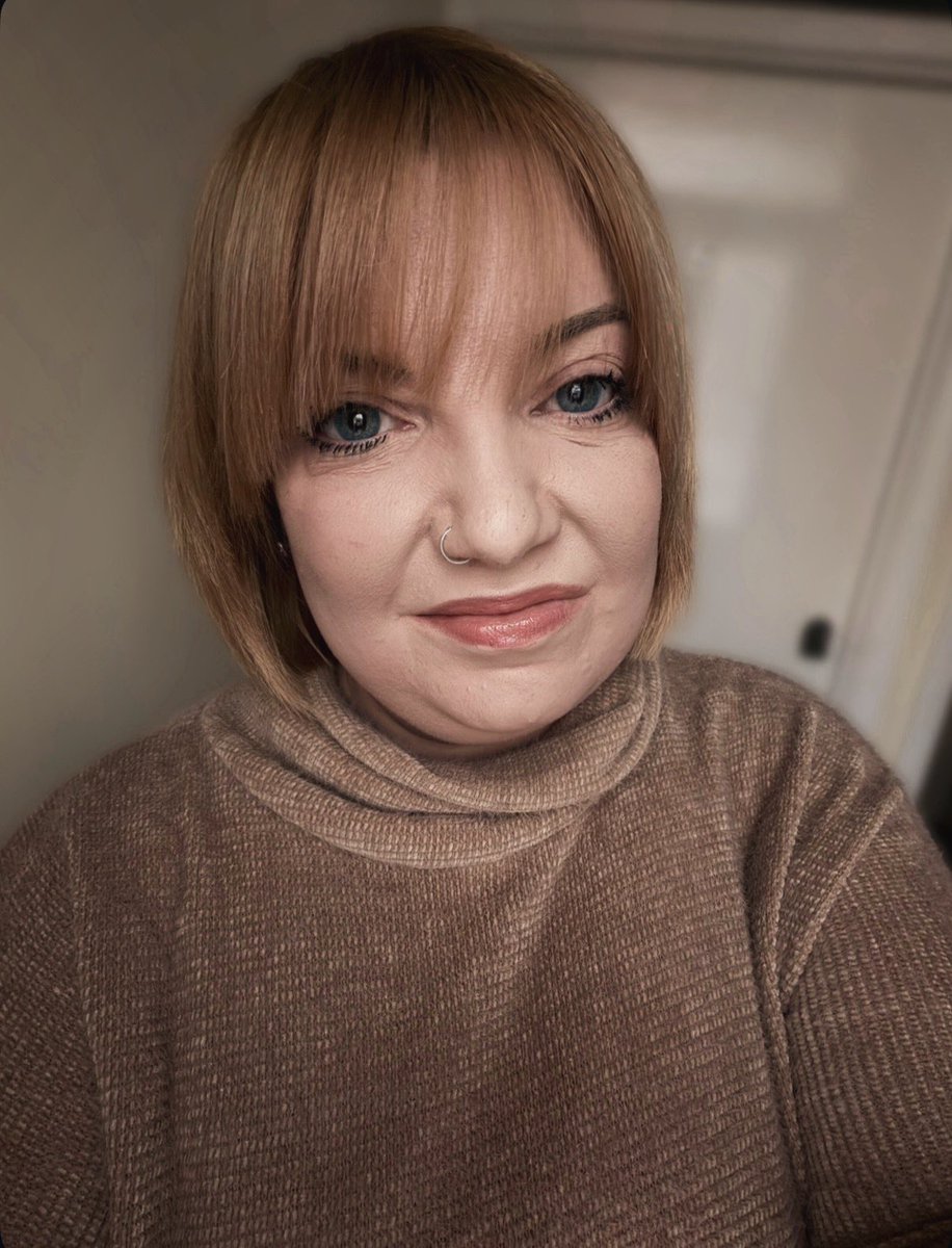 kelly_xm_'s tweet image. ℒℴ𝓋ℯ 𝒾𝓈 𝒾𝓃 𝓉𝒽ℯ ℋ𝒶𝒾𝓇 ✨

Love my fresh hair cut with added fringe 💇🏼‍♀️ all ready for Christmas.

#selfie #haircut #fringe #newhair #newhairdontcare #bob #bobhair #blondebob #blondehair #newhaircut #glowup #greenwich #london #fyp #photooftheday #picoftheday