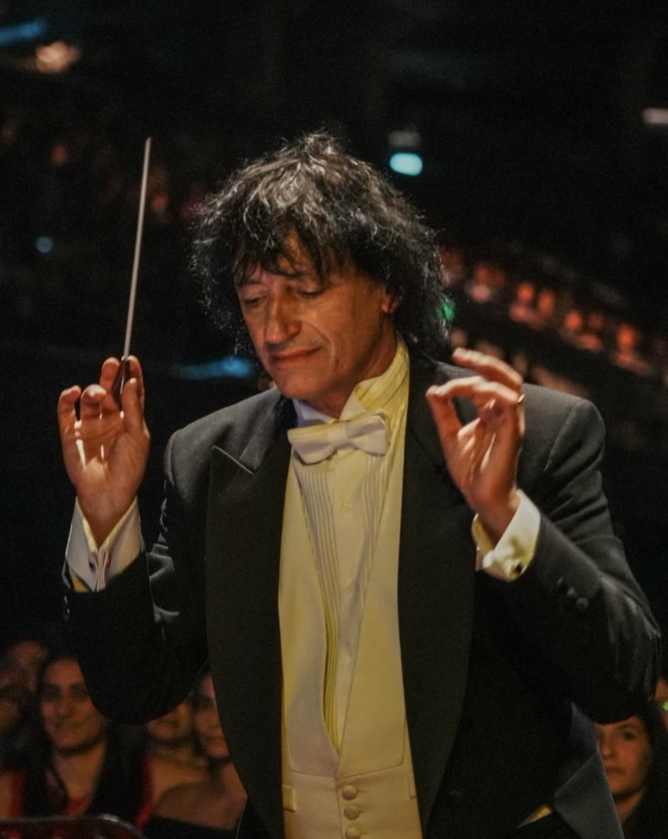 En el día de la música mi recuerdo a un gran amigo y excelente músico <a href="/angelmahlerok/">Angel Mahler</a> 
Ilumina los pentagramas