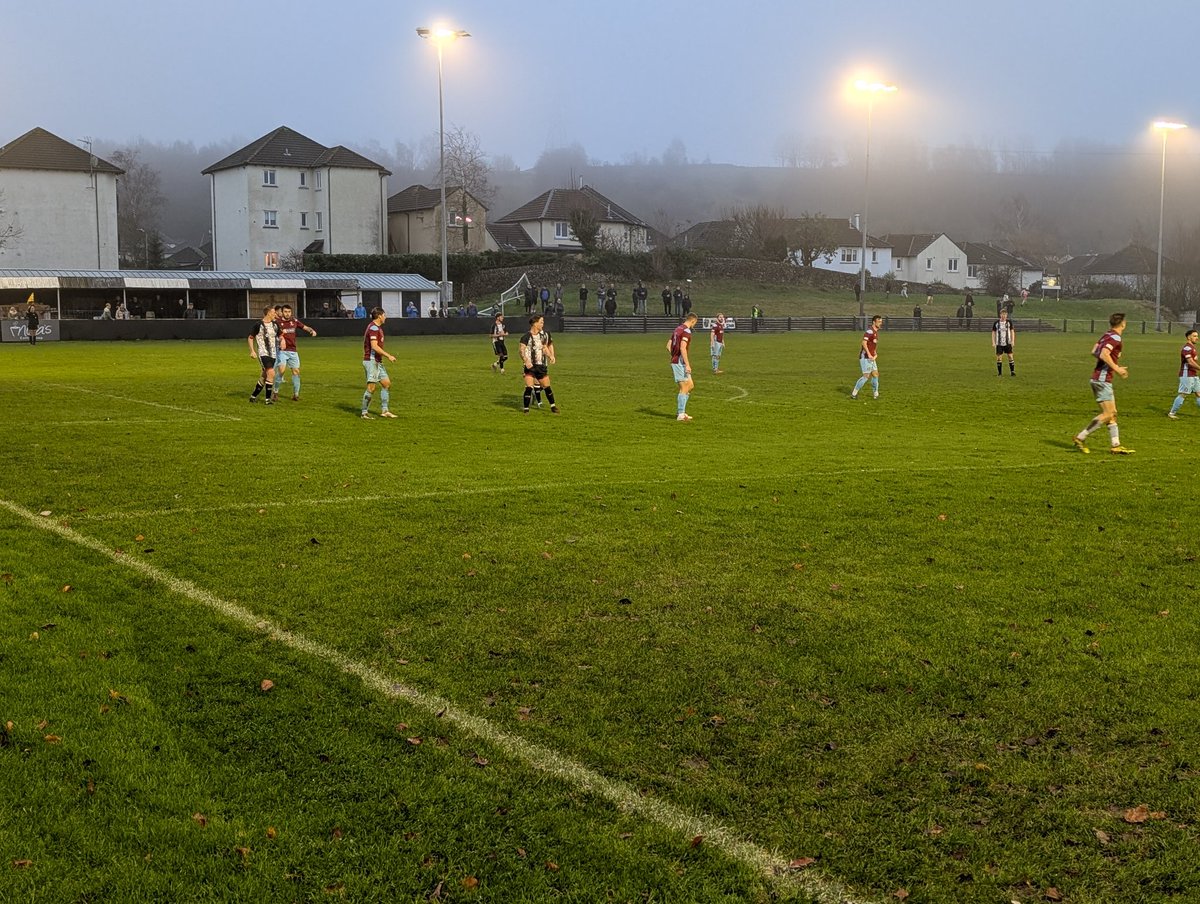 46' | Mintcakes 1-1 Marske United 

Back for the second half. Fog starting fall. 

#UpTheMintcakes