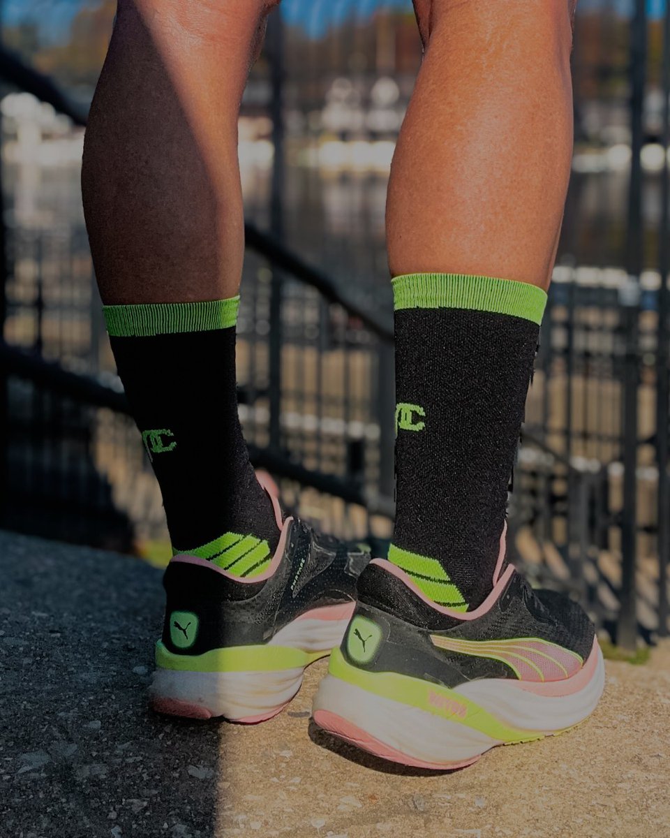 PROCompression's tweet image. Every run is a reset. 🏃‍♂️💨 The Run Crew keeps you light, focused, and moving with purpose. What keeps you going? 👇 

#PROCompression #PowerYourPassion #CompressionSocks #KeepItTight #RunWithPurpose #RunMotivation #RunHappy #MilesAhead