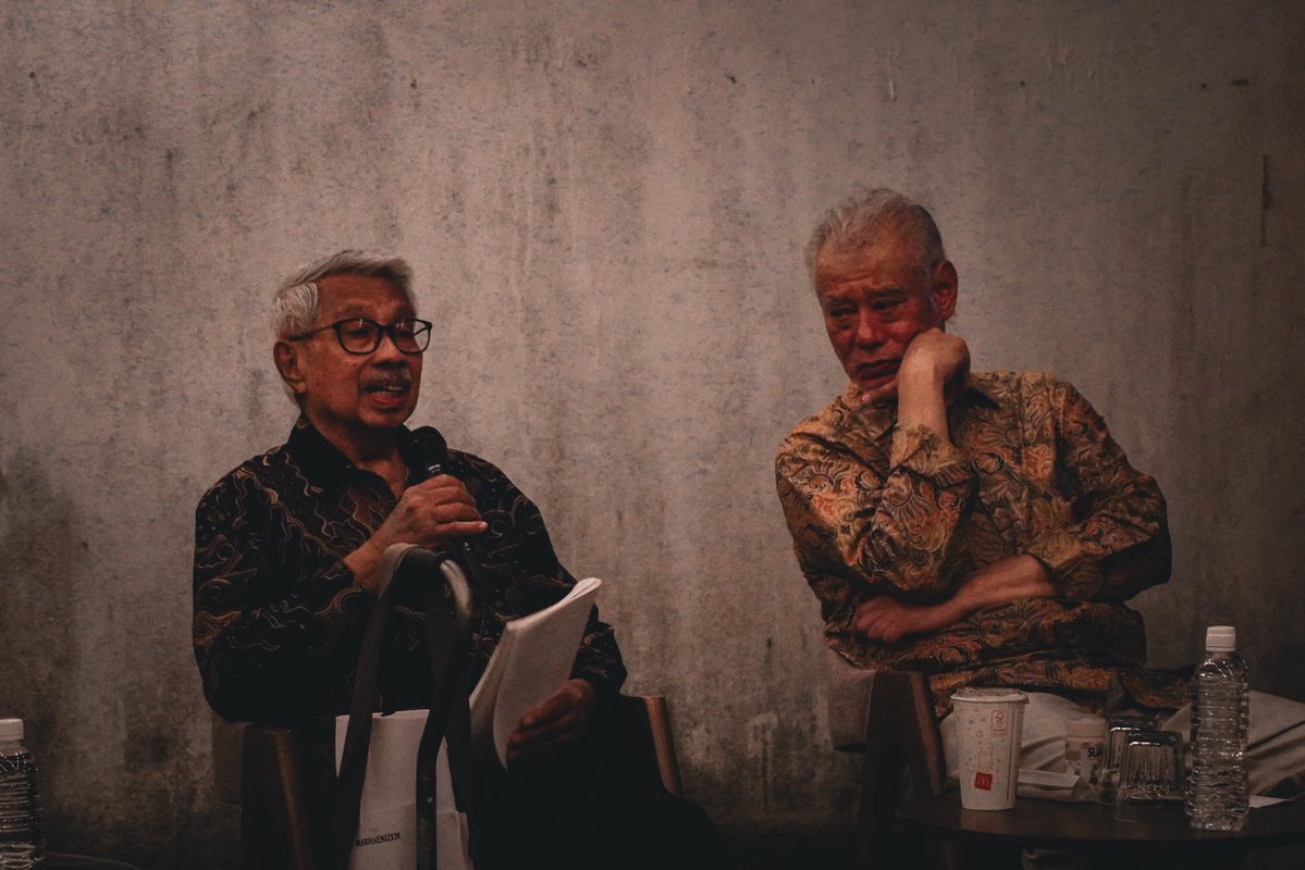 MandiriMY's tweet image. Melalui perbincangan yang kritikal tetapi membumi, para panelis mengajak kita menilai semula :

- bagaimana wacana populisme boleh memihak kepada rakyat

- apakah cabaran politik pasca-kemerdekaan

- ke mana arah gerakan progresif hari ini harus dituju.