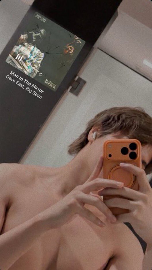 SUNSHlNESMART's tweet image. does it ever drive       just how fast the night
you crazy?                  changes.