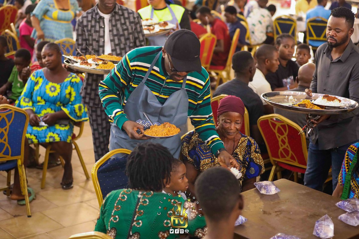 APOSTLESULEMAN's tweet image. #PictorialExcerpts | Every Saturday

Joliz Kitchen – Serving Love with Every Meal🍛🍝🥘
A FREE FOOD Outreach by Apostle Johnson &amp;amp; Dr. Lizzy Suleman

📍Happening LIVE at The Restoration City, Omega Fire Ministries HQ, Auchi, Edo State🇳🇬