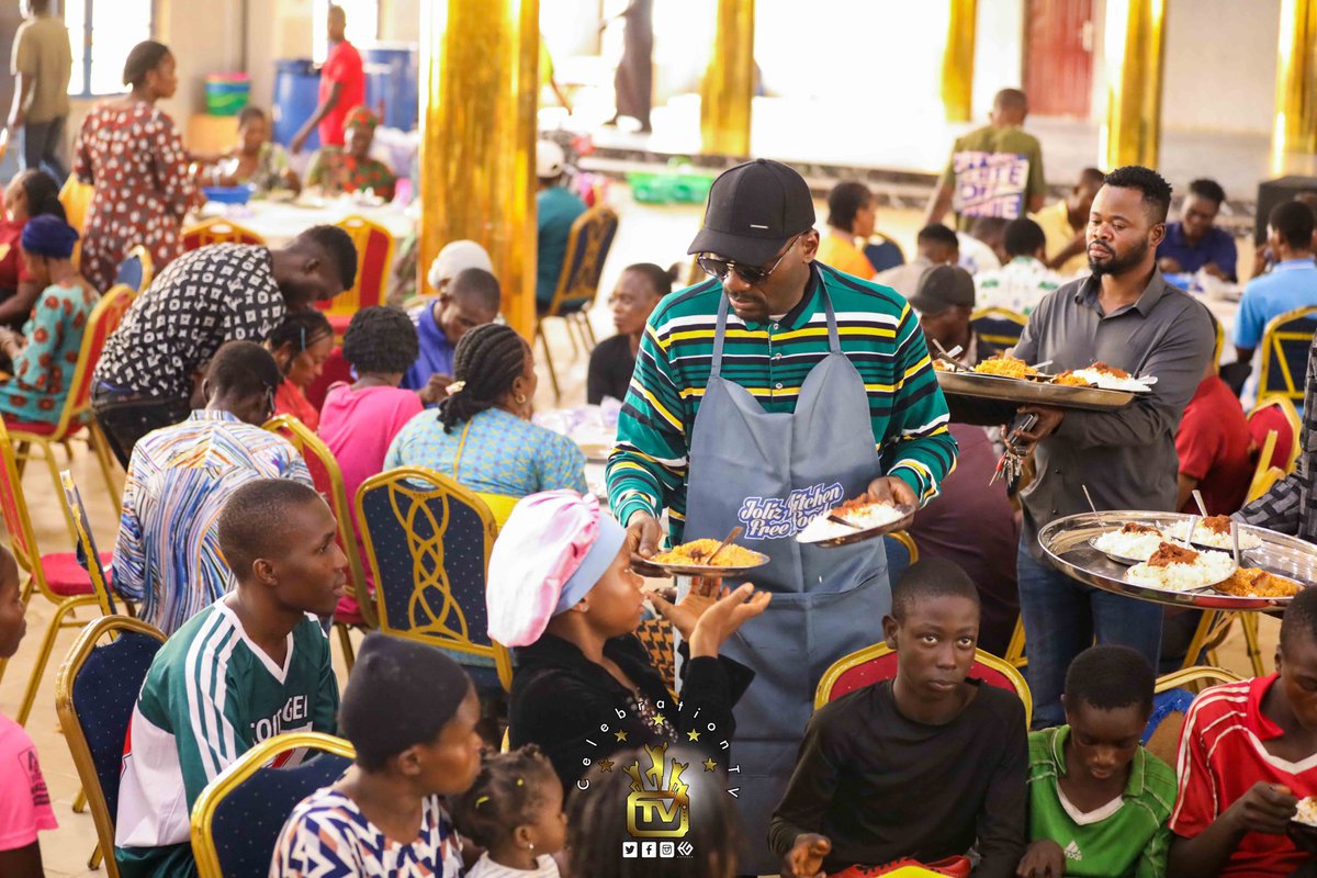 APOSTLESULEMAN's tweet image. #PictorialExcerpts | Every Saturday

Joliz Kitchen – Serving Love with Every Meal🍛🍝🥘
A FREE FOOD Outreach by Apostle Johnson &amp;amp; Dr. Lizzy Suleman

📍Happening LIVE at The Restoration City, Omega Fire Ministries HQ, Auchi, Edo State🇳🇬