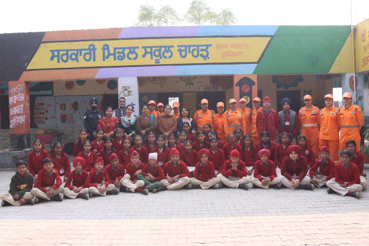 13Bnndrf's tweet image. School Safety Programme (SSP) at Govt Middle School Chahder, Ludhiana 🚨📚
The Mahila Rescuers of 13 Battalion NDRF successfully conducted a #SSP School Safety Programme at Government Middle School, Chahder (Ludhiana, Punjab).
The session focused on disaster preparedness,…