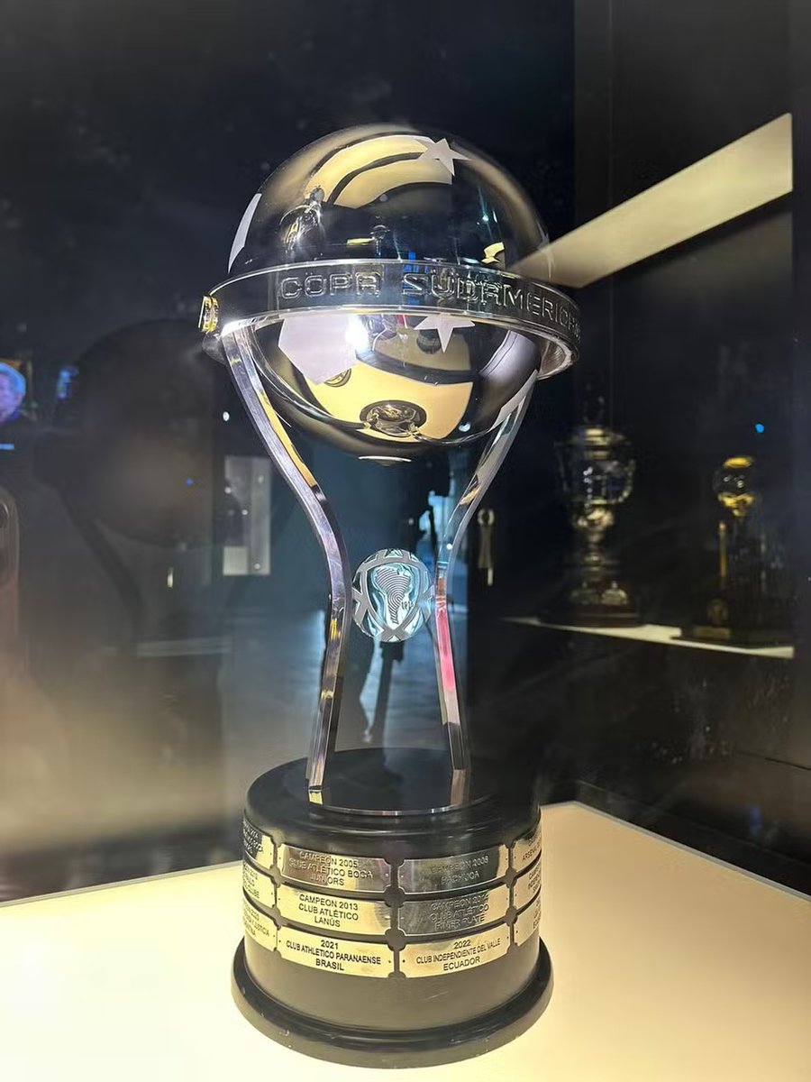 Conmebol pensa em unificar títulos de competição extinta e torneio atual

A entidade sul-americna analisa um projeto que pode unificar os títulos da antiga Copa Conmebol com os da atual Copa Sul-Americana.

O debate sobre essa unificação envolve quatro clubes clubes brasileiros,