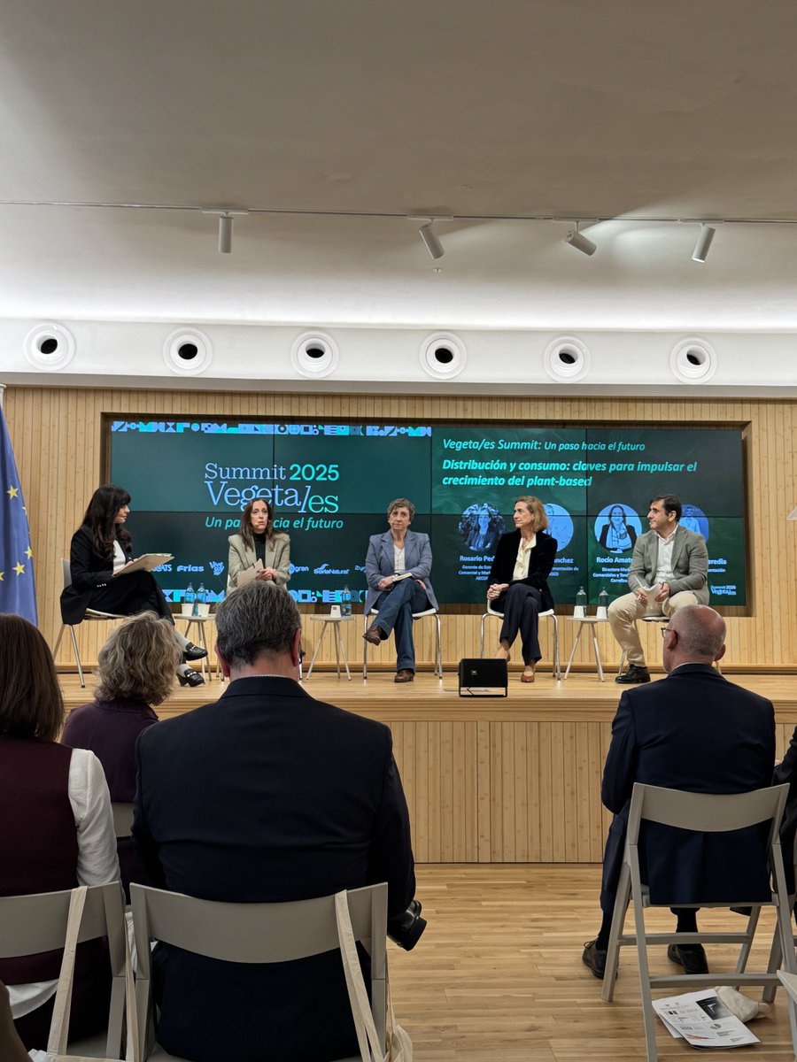 ProVeg_Int's tweet image. ProVeg Spain thas recently participated in the Vegetales Summit, a valuable opportunity for strategic engagement with retail stakeholders, building anticipation for the upcoming Superlist release, and confirming strong support for a Plant-Based Food Action Plan in Spain. 🇪🇸