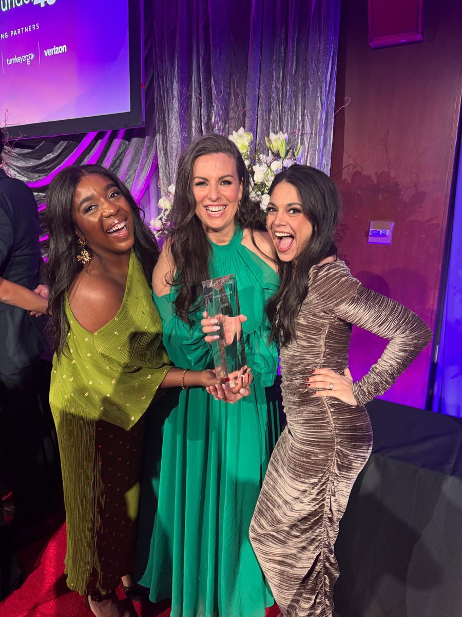 katienolangifs's tweet image. 