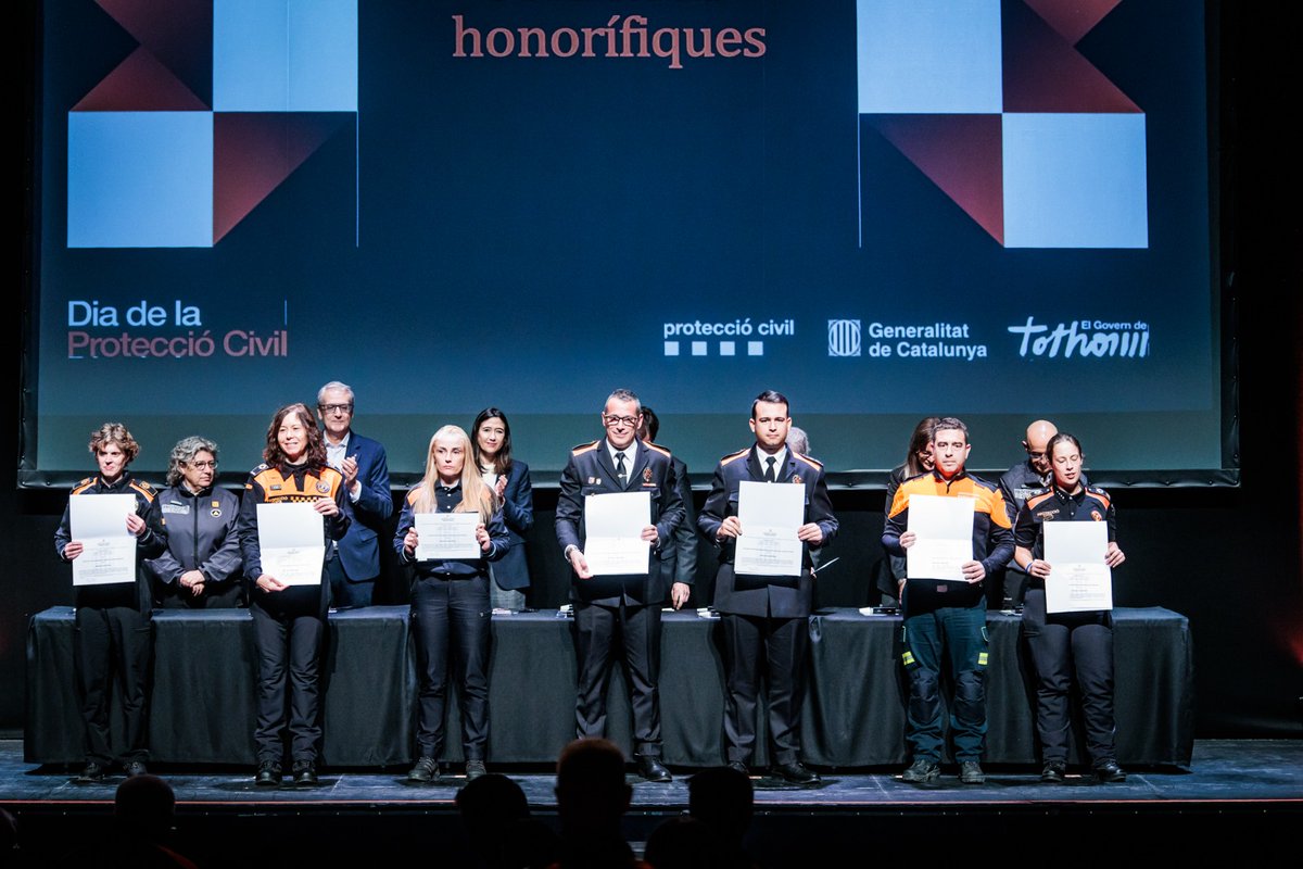 ➡️ Menció AVPC que van participar i habilitar centre logístic donacions pels afectats Dana València 2024:

<a href="/cervelloaj/">Ajuntament de Cervelló</a> <a href="/CivilSalt/">Protecció Civil Salt</a> @ajbadalona <a href="/avpcstcugat/">AV Protecció Civil Sant Cugat del Vallès</a> <a href="/AdrianencaPC/">Protecció Civil Adrianenca</a> <a href="/ViladecansPc/">PC Viladecans</a> @odenacat <a href="/AVPC_Girona/">AV Protecció Civil GIRONA</a>

(2 de 2)