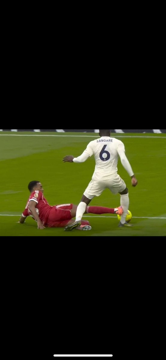 Long1982pod's tweet image. Can you explain if this is dangerous or careless @FA_PGMOL ? #NFFC #SkySportsfc