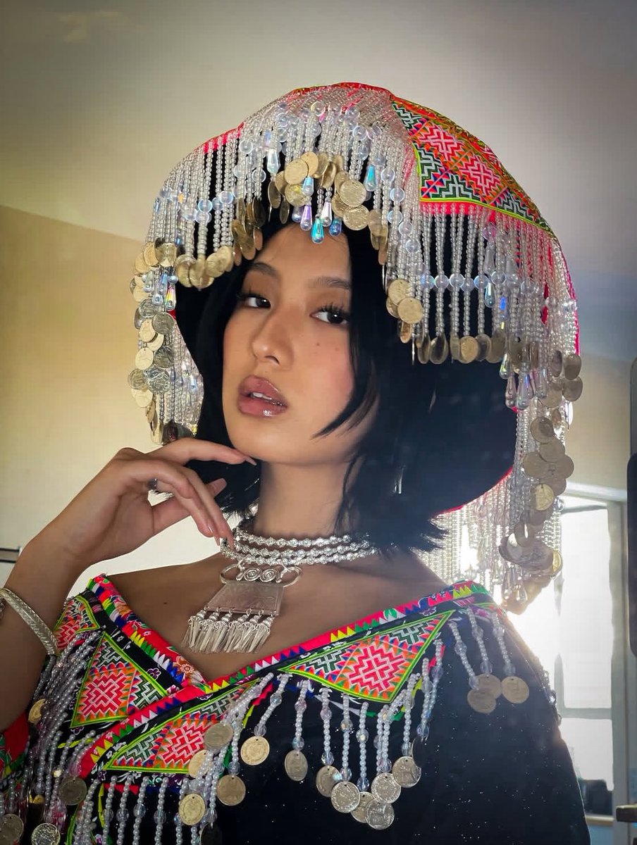 GirlsetGlobal's tweet image. #LEXI celebrates her 20th birthday wearing traditional Hmong attire, absolutely stunning. 🥹