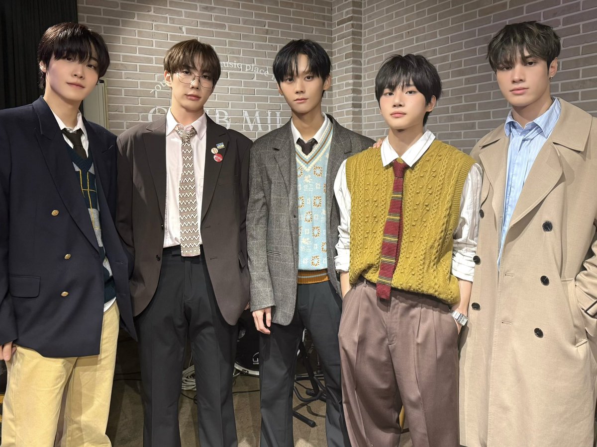 onepact_'s tweet image. [💙_ #원팩트]

데뷔 2주년 미니 팬미팅 끝!!
앤하트랑 옷 맞춰 입고 파자마 파티도 하고, 처음으로 라이브 세션 무대도 해봐서 너무 재밌었던 하루였어💕
오늘도 꼭! 원팩트 꿈꾸기😴

#ONEPACT #원팩트