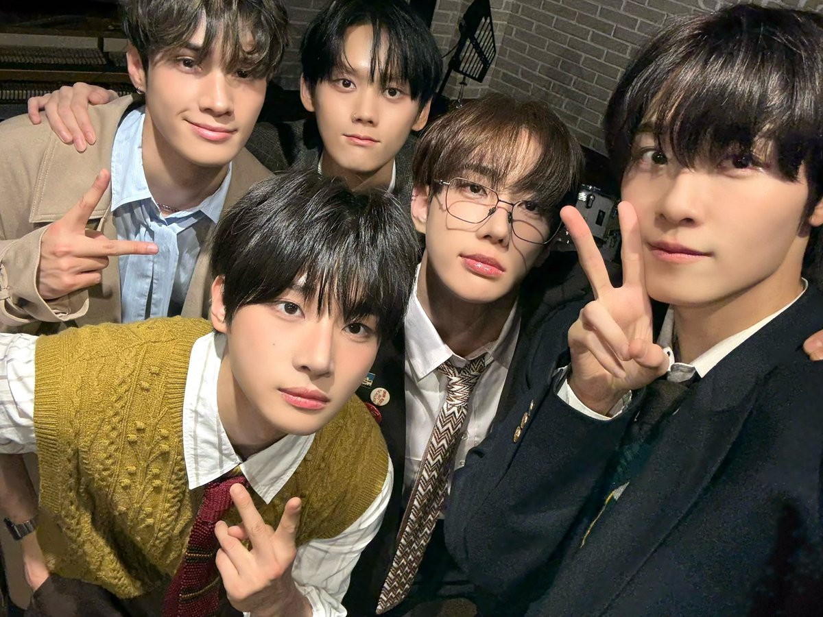 onepact_'s tweet image. [💙_ #원팩트]

데뷔 2주년 미니 팬미팅 끝!!
앤하트랑 옷 맞춰 입고 파자마 파티도 하고, 처음으로 라이브 세션 무대도 해봐서 너무 재밌었던 하루였어💕
오늘도 꼭! 원팩트 꿈꾸기😴

#ONEPACT #원팩트