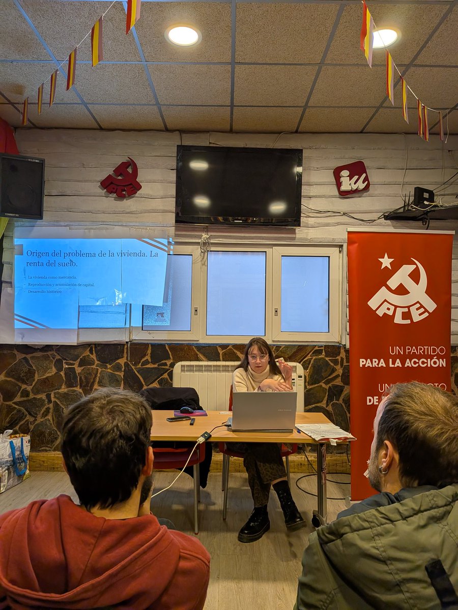 pce_cyl's tweet image. Análisis, debate y propuestas en la escuela de #formación &quot;Dulcinea Bellido&quot; que organizamos hoy en #Burgos junto a la @UJCECyL

Formándonos para avanzar hacia el #socialismo