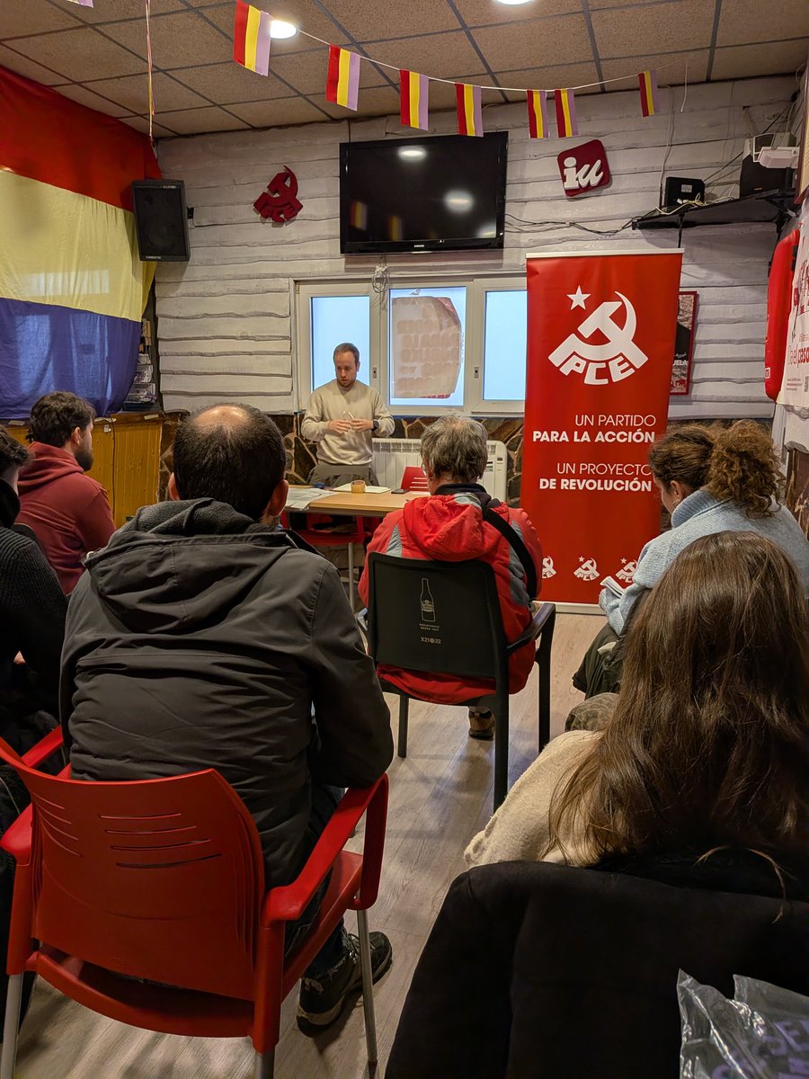 pce_cyl's tweet image. Análisis, debate y propuestas en la escuela de #formación &quot;Dulcinea Bellido&quot; que organizamos hoy en #Burgos junto a la @UJCECyL

Formándonos para avanzar hacia el #socialismo