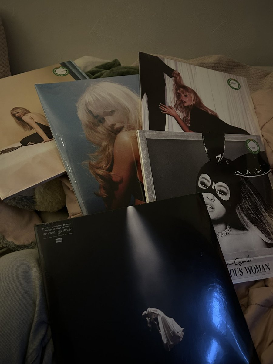 imperfectforagb's tweet image. le pass culture de mon frère expire dans 3 semaines et il a jamais voulu l&apos;utiliser... du coup il a accepté que je le kidnap pour aller à la fnac 🙂‍↔️🙂‍↔️