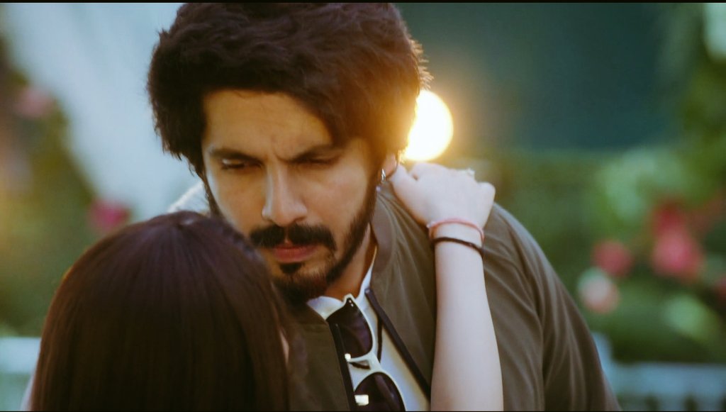 They looked like 90s' college kids ❤️

PS: Loved the car &amp; flowers being bg characters ❤️✨️

#SaChi #UdneKiAasha 
#KanwarDhillon #NehaHarsora