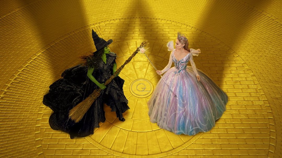 El_Taquillas's tweet photo. #WickedForGood termina 1er día total con 68.6M💚🩷
Top 1 para 2025 sobre #FantasticFour (57.2M), Top 1 para adaptaciones de #Broadway sobre la 1ra cinta (46.2M), Top 2 Histórico para Universal sobre #FastandFurious7 (67.4M), Top 2 para musicales sobre #BeautyAndTheBeast (63.7M) https://t.co/VVa5ysqgQz