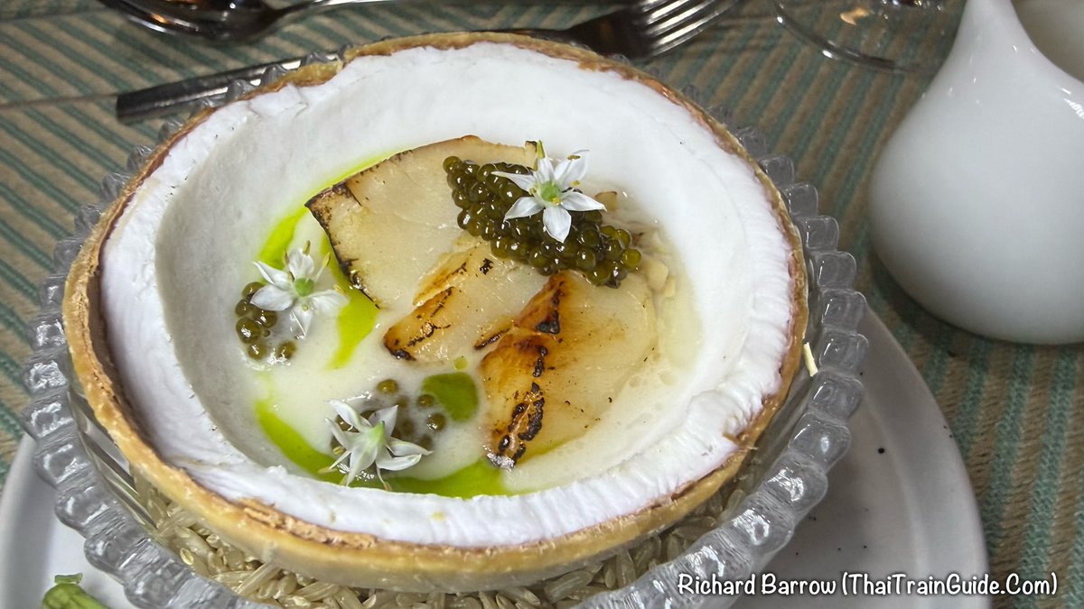 ThaiTrainGuide's tweet image. Dinner onboard The Blue Jasmine this evening was a real highlight. The food was excellent, the company was great, and eating in a moving dining car made the whole experience feel special in a way you only get on a train.

We started with a deconstructed Tom Kha served in a…