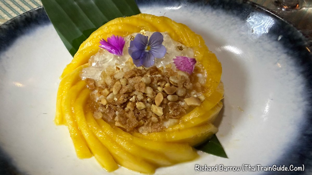 ThaiTrainGuide's tweet image. Dinner onboard The Blue Jasmine this evening was a real highlight. The food was excellent, the company was great, and eating in a moving dining car made the whole experience feel special in a way you only get on a train.

We started with a deconstructed Tom Kha served in a…