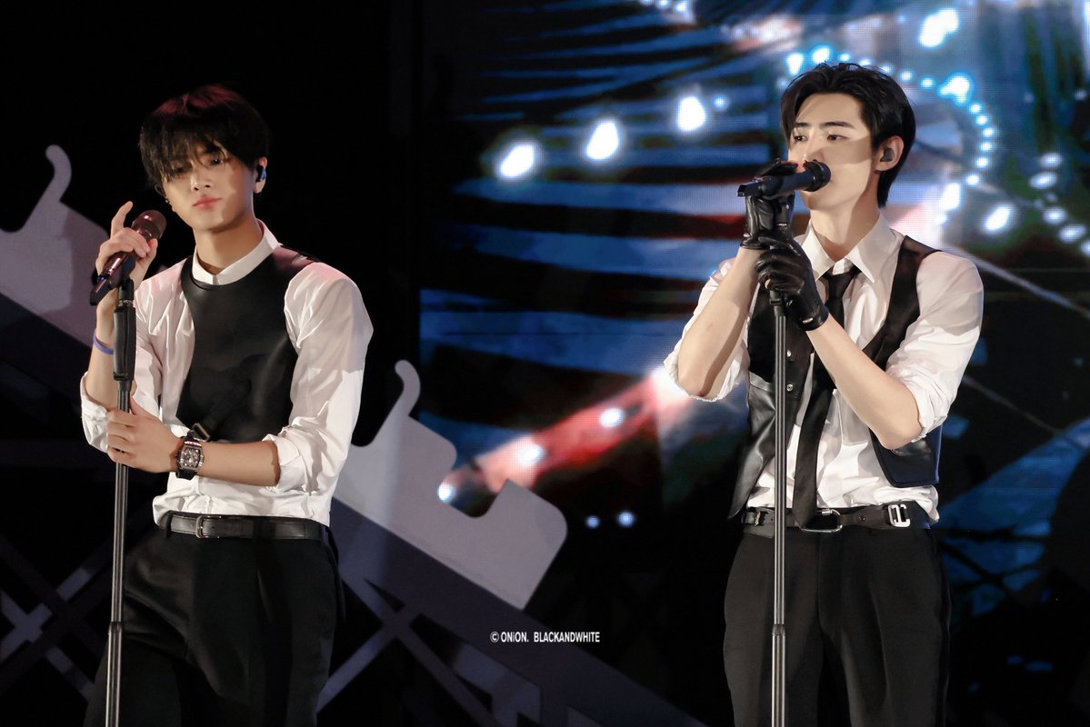 ZzzzOnJJing's tweet image. 251122 롯데월드

#JAY #SUNGHOON #흑백즈 
#종성 #성훈 #ENHYPEN