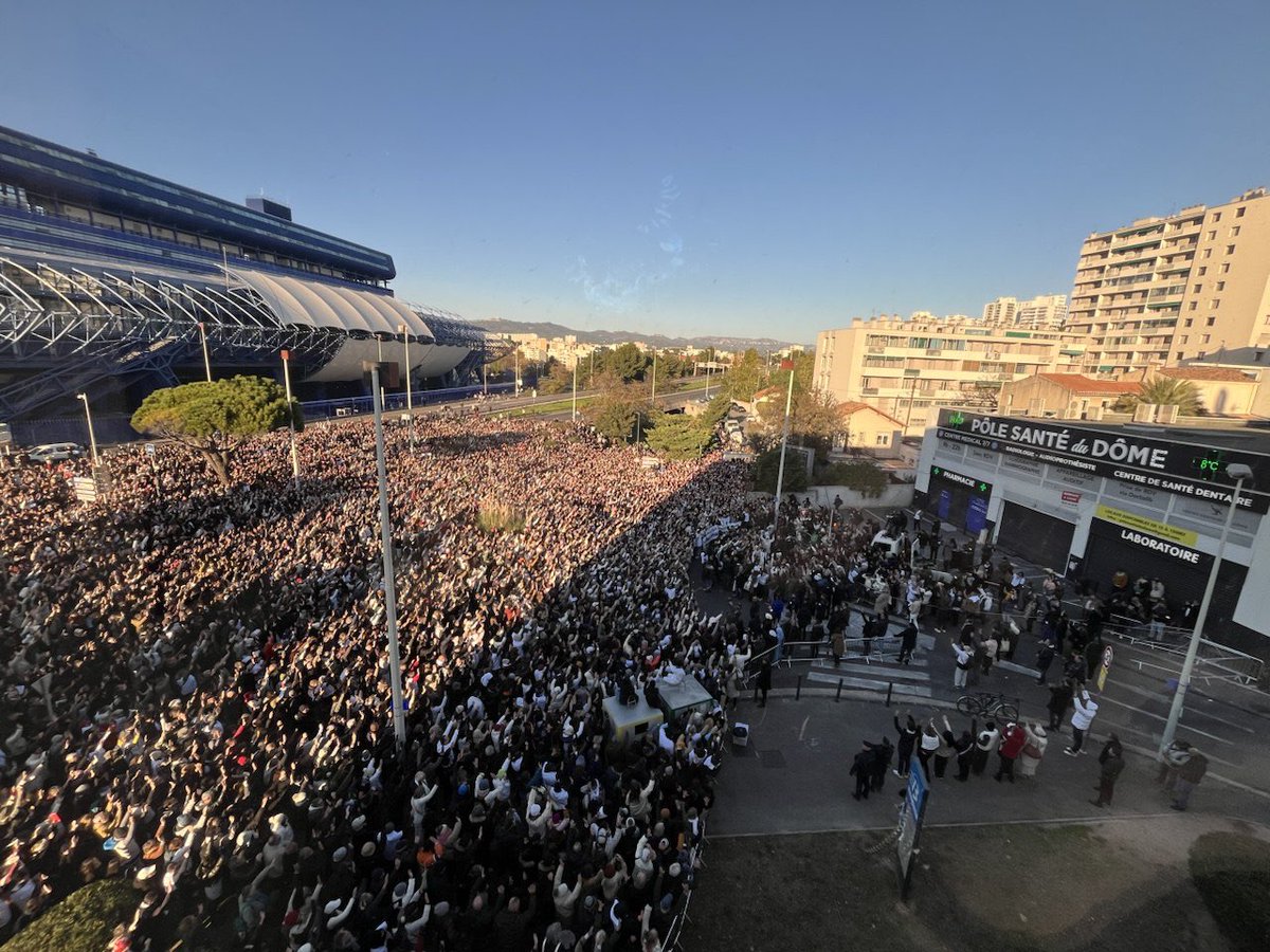 En Marseillais, au milieu des Marseillais.

Je suis venu à la marche blanche organisée par Amine Kessaci, dans un esprit de recueillement

Parce que j'aime ma ville.
Parce que je me battrai toujours contre le narcotrafic.