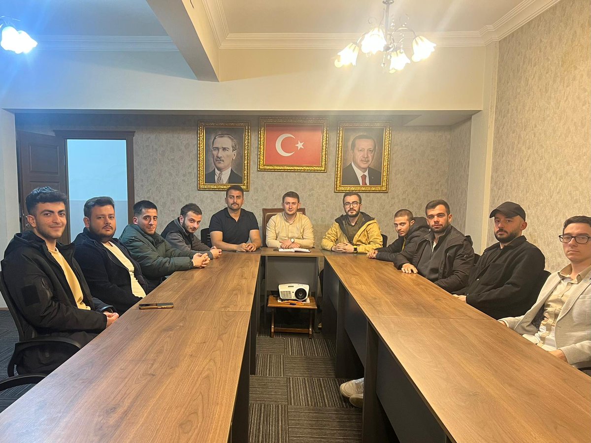 Ak_Genc_Guneysu's tweet photo. Haftalık Olağan Yönetim Kurulu Toplantımızı İlçe Gençlik Kolları Başkanımız Muhammet Mustafa DELİBALTA'nın başkanlığ��nda gerçekleştirdik. Toplantımız hayırlara vesile olsun. https://t.co/jIKRWGxyLU