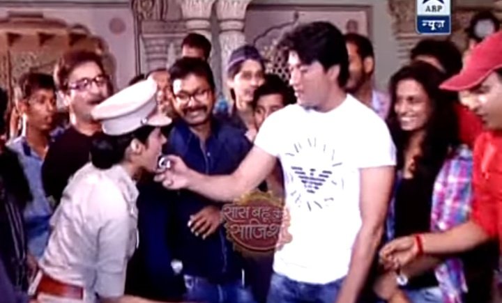 RajaRam646's tweet image. Pictures from the last day shoot, It was just a misunderstood situation, which they both later shorted out!! 
#Deepikasingh
#anasrashid