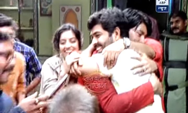 RajaRam646's tweet image. Pictures from the last day shoot, It was just a misunderstood situation, which they both later shorted out!! 
#Deepikasingh
#anasrashid