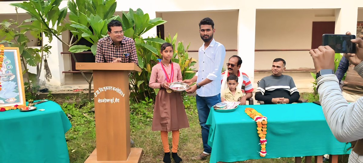 Bhimarmyazad's tweet image. अगर कोई नेता नहीं दिखता जो गरीब का साथ दे रहा है, तो आप खुद नेता बनो —
न वोट के लिए, न कुर्सी के लिए,
बस इंसाफ के लिए।