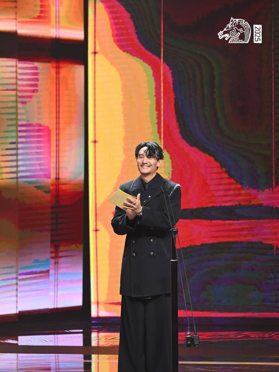 _wenwu's tweet image. 시상자 장첸 사진도 올려주고 
수상자 장첸사진도 올려주고