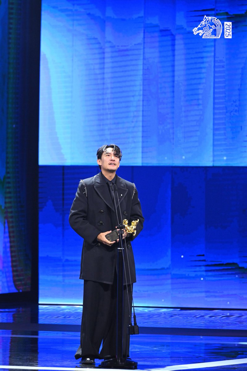 _wenwu's tweet image. 시상자 장첸 사진도 올려주고 
수상자 장첸사진도 올려주고