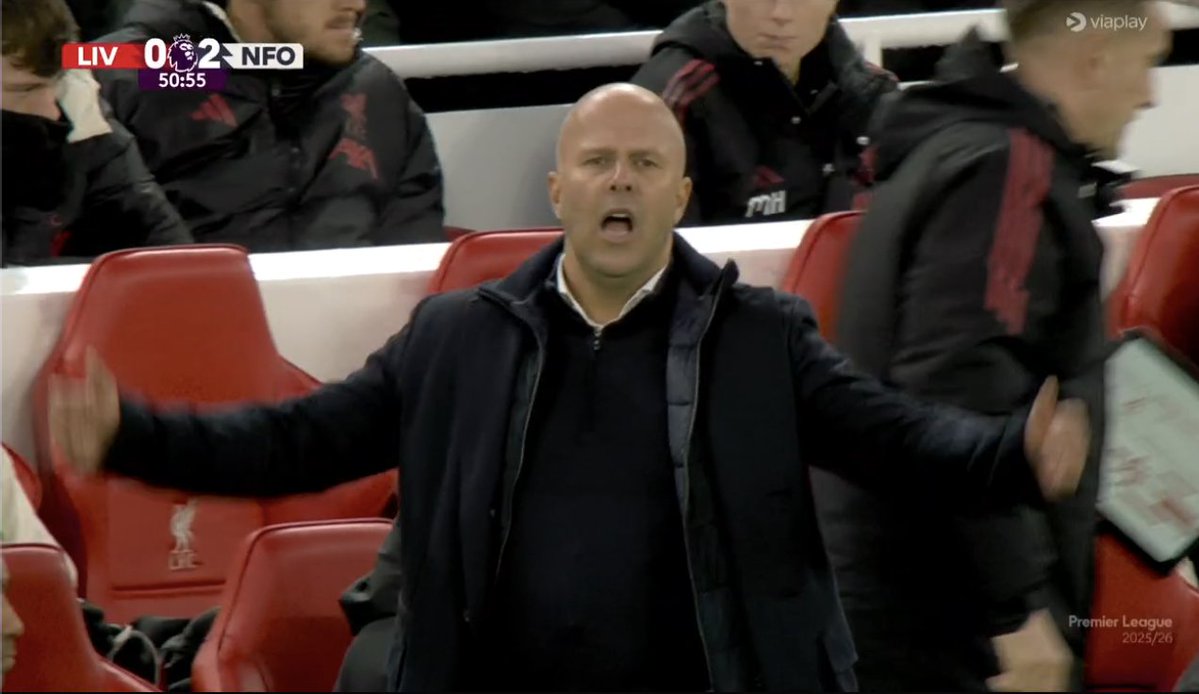 📸 - Last season Arne Slot inherited Jurgen Klopp's squad and won the league.

But this season he came up with his own style, his own (HUGE) signings, and he is COMPLETELY FLOPPING! 😳