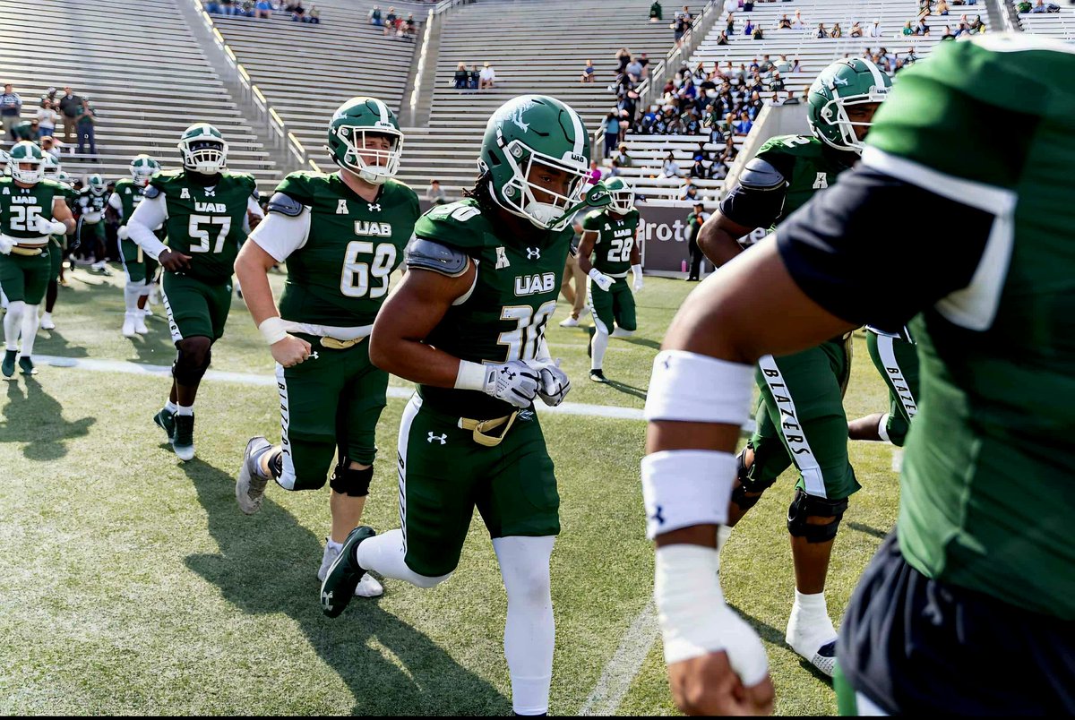 Amari_Brundidge's tweet image. Gameday today @ 2 P.M. and pumped. Come out and show support or watch us on @ESPN+. This is my home. When my time comes you'll see how much I love my city. EFEL!!! Let's send the Srs out riding high!! @JevonJackson22 @isaiahjacobs_ last home game let's dominate!!