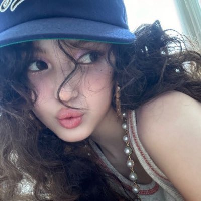 luvvviette's tweet photo. promotwt ★

𓏵 kat, 18, she/they
𓏵 aespa, le sserafim, newjeans
𓏵 🇬🇧🇨🇦 living in the UK
𓏵 also like genshin, crk, project sekai

♡ / ↻ to be moots #kpoptwt #lsrfmtwt #aespatwt #njztwt #genshintwt #crktwt #pjsktwt https://t.co/zyCp51jdat