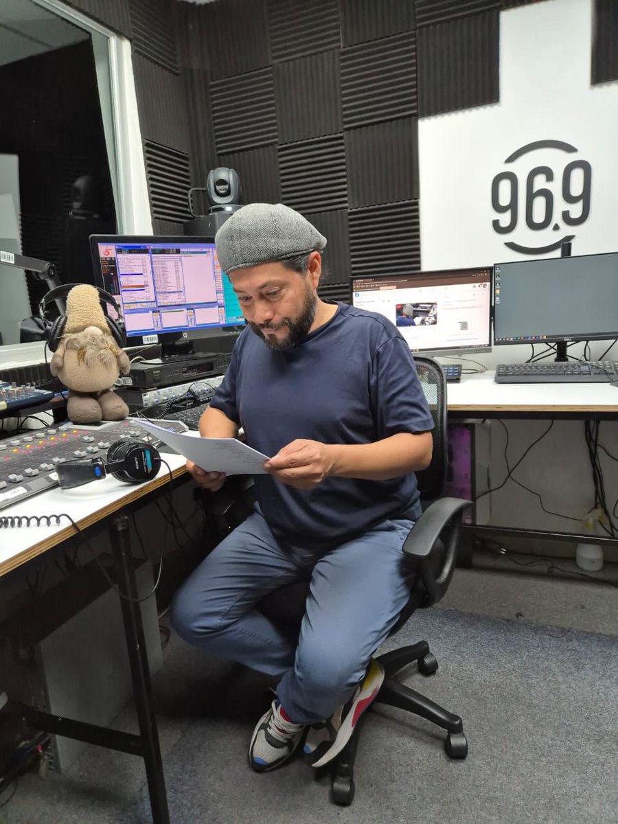 rsv969's tweet photo. Acompaña a Jaime Martínez en #ModoFinD.🎧
¡Todo lo que necesitas escuchar este fin de semana, está aquí, en el 96.9 FM!📻😎
#RadioElSalvador #RumboAlCentenario https://t.co/PL1n5n2U03