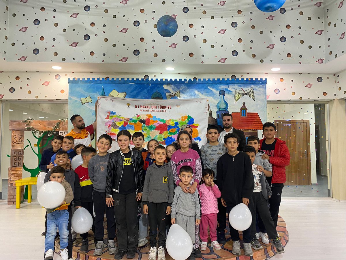 📍Gaziantep
📅 22 Kasım – Dünya Çocuk Hakları Haftası

Bugün çocuklarımızla birlikte “81 Hayal, Bir Türkiye” ruhunu yaşatan renkli bir etkinlik gerçekleştirdik.

Minik kardeşlerimiz, Türkiye haritasını hayallerindeki renklerle boyadı; gülüşleriyle hepimize umut verdi. Onlara