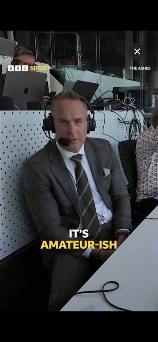 Loving the resurgence of the tie and suit in the commentary box #Ashes <a href="/7Cricket/">7Cricket</a> <a href="/bbctms/">Test Match Special</a> <a href="/SkySports/">Sky Sports</a> Doesn't everyone look so smart #tiepreservationsociety