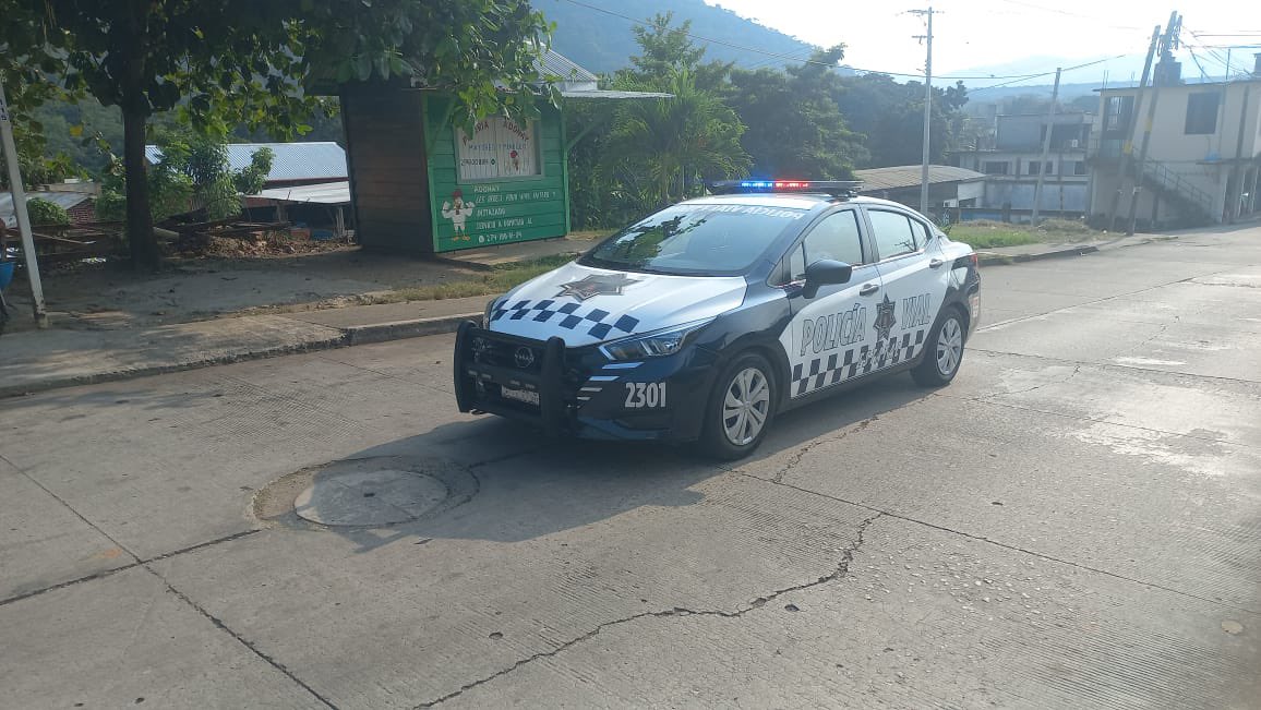 SSPC_GobOax's tweet image. A través de nuestras corporaciones 🚓 mantenemos acciones preventivas y disuasivas tanto en la zona centro, colonias y periferia del municipio de San Miguel Soyaltepec. 🚨

#EstamosContigo cuidándote 👮‍♀️👮‍♂️, así mismo te recomendamos evitas manejar cansado o bajo los efectos del…