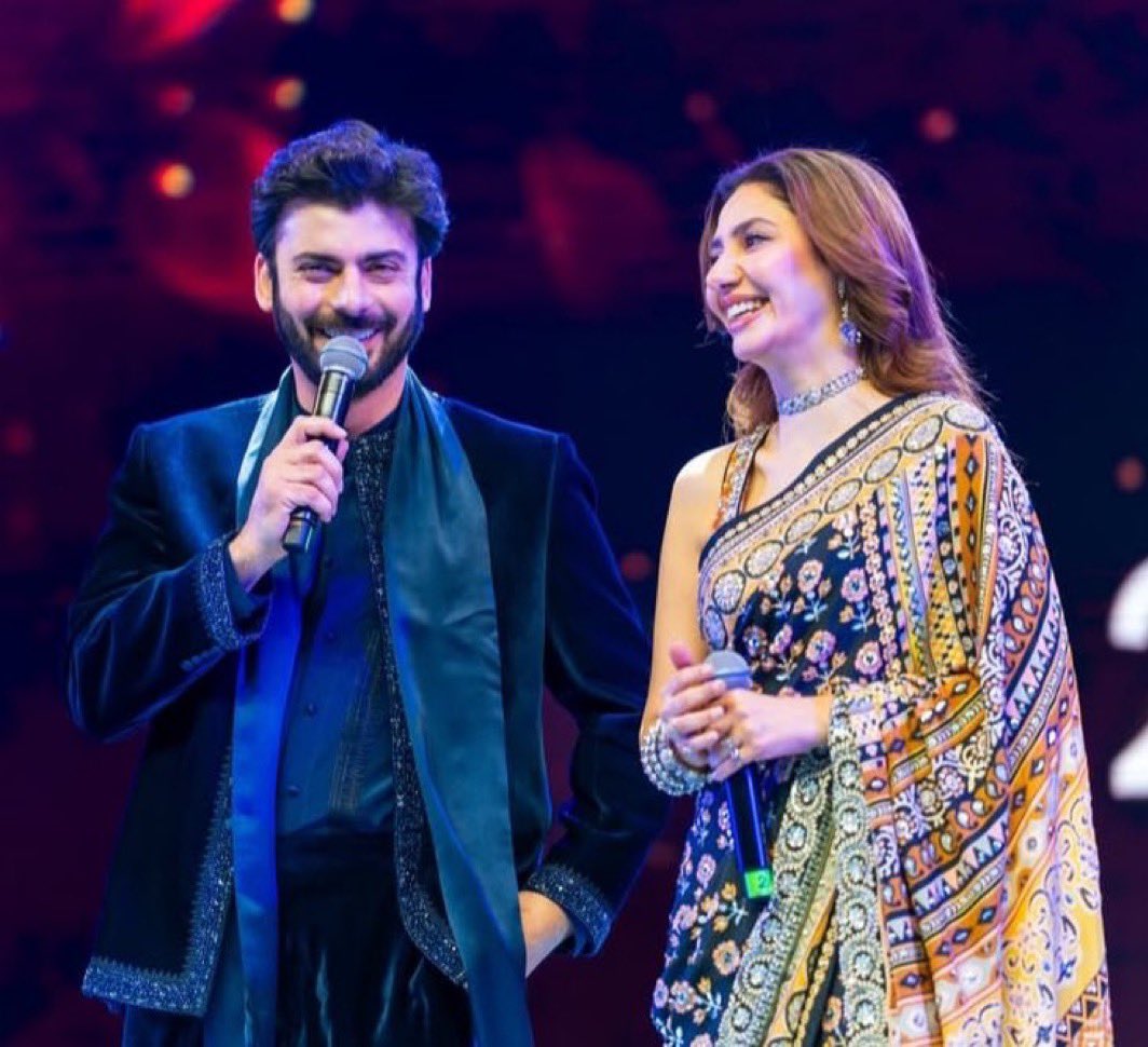 nakaronaqs's tweet image. just how fast the night changes 🖤