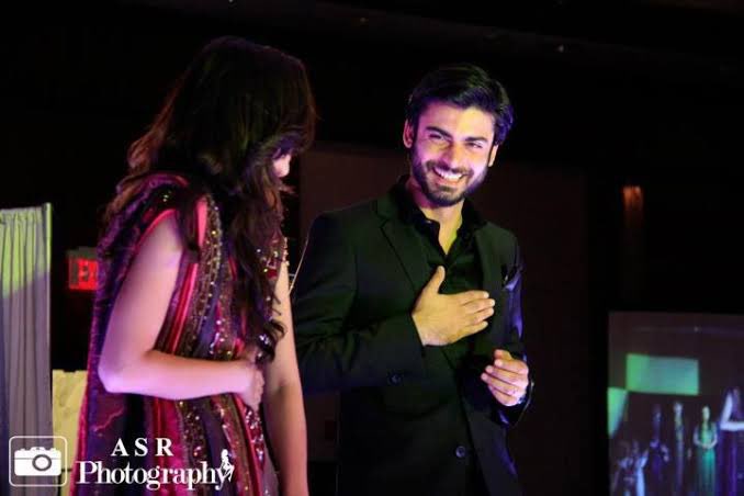 nakaronaqs's tweet image. just how fast the night changes 🖤