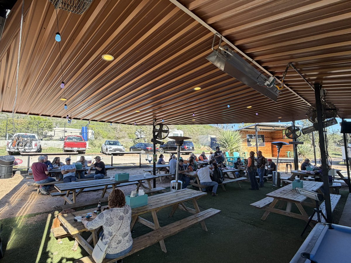 gigaXdawg's tweet image. Templeton’s is all hooked up with @XNET_Mobile 📶📶📶 This location is a favorite for the Burnet locals, but there is absolutely zero cellular service. That changes today.