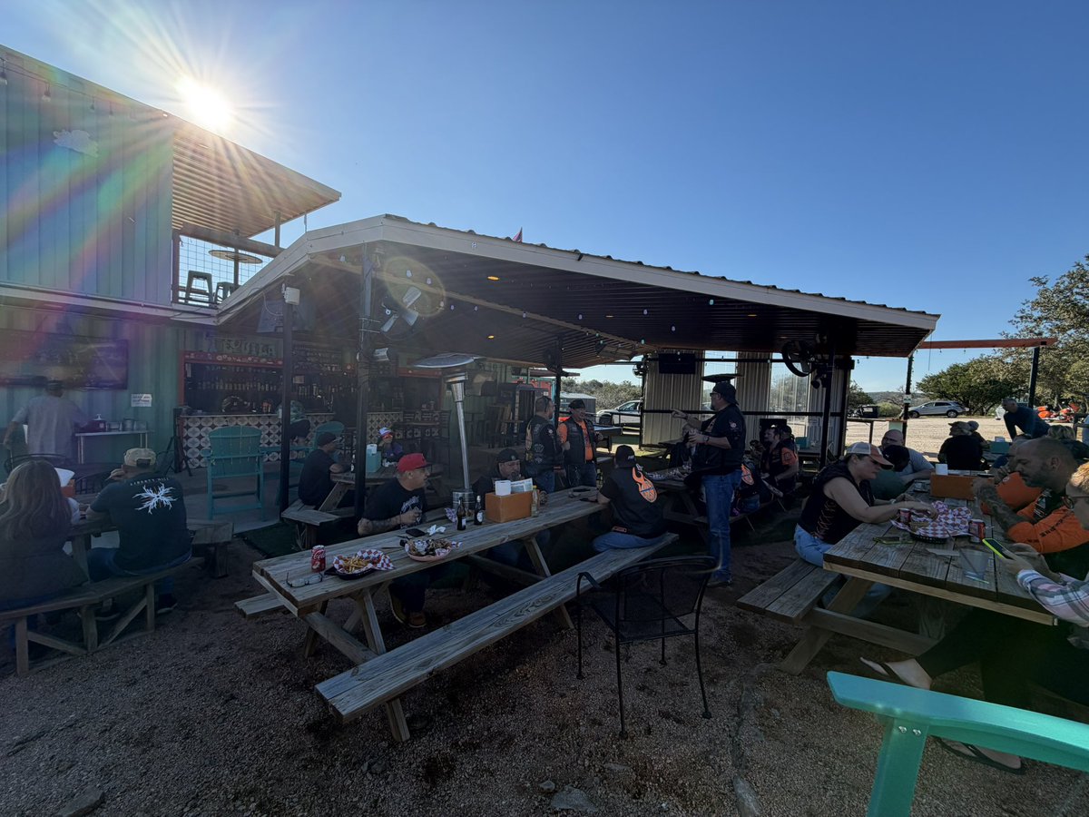 gigaXdawg's tweet image. Templeton’s is all hooked up with @XNET_Mobile 📶📶📶 This location is a favorite for the Burnet locals, but there is absolutely zero cellular service. That changes today.