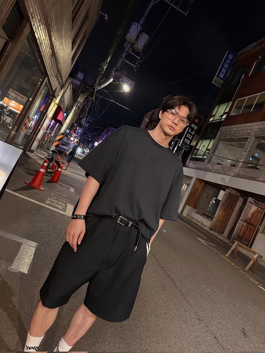 vnghtsky's tweet image. ⠀⠀⠀

                                               Night walk —
                                   City lights, steady pace.