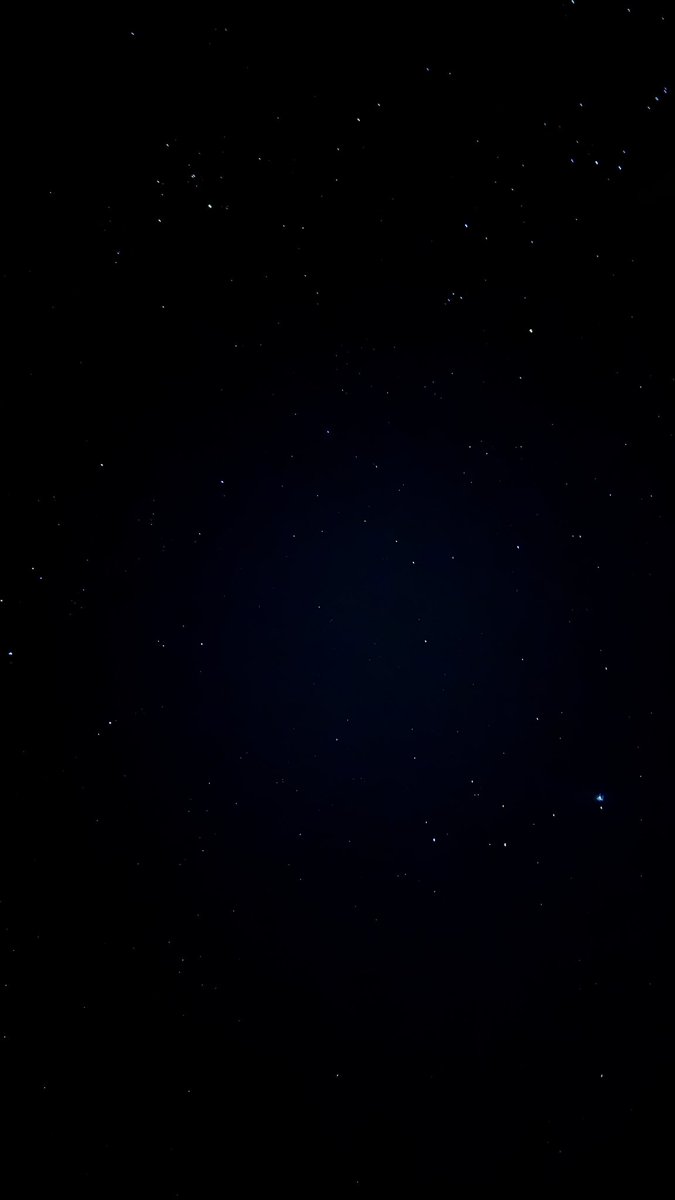 أعد النجوم السارية والعرب ممسين
وأعد الأسامي وأرفع الصوت وانادي
سرى النوم من عيني معا هجعة التالين
وصارت هجوس القلب سرداد مردادي ..