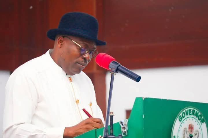 Big_Sinudo's tweet image. Ongoing rehabilitation of Azikiwe Road, Port Harcourt, by His Excellency, Gov. Sim Fubara, GSSRS. 

Step by step, the #RiversFirst Vision is reshaping our urban landscape.

May Gov. Sim Fubara  Succeed.