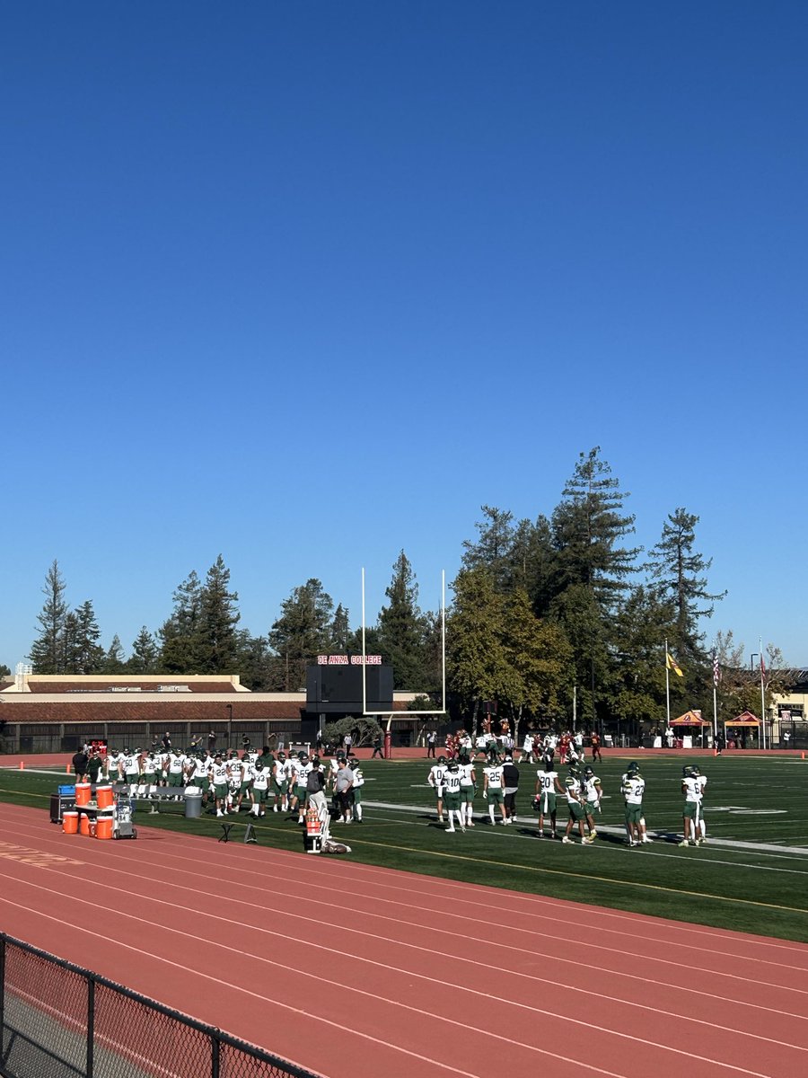 Pookiepack's tweet image. Perfect day to watch some Feather River Football #FRC @FRC_FOOTBALL @FeatherRiverCol